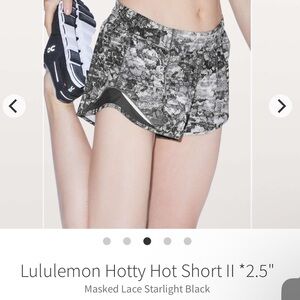 Lululemon Hotty Hot Shorts  Sz 8 ****